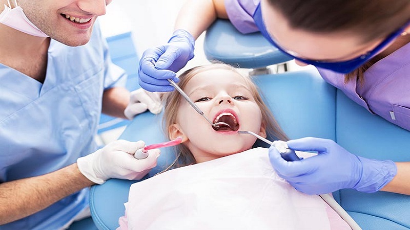 بهترین دندانپزشک کودک اصفهان |  ترمیم دندان های شیری یا کشیدن دندان شیری در کودکان