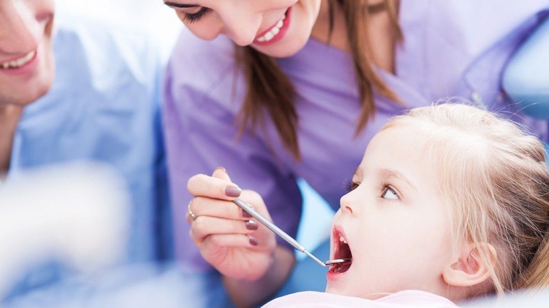 بهترین دندانپزشک کودک اصفهان |  مراقبت های لازم پس از کشیدن دندان های شیری